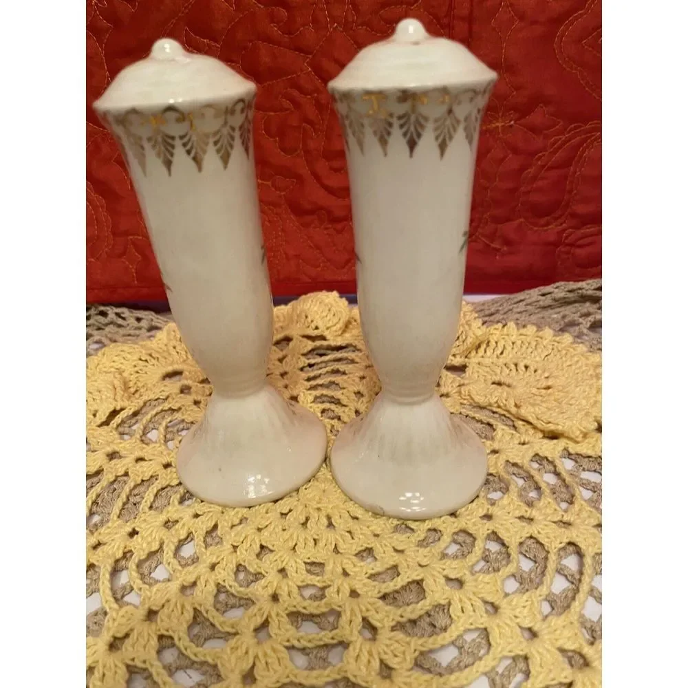 Vintage‎ Floral  Salt & Pepper Shakers 5.25